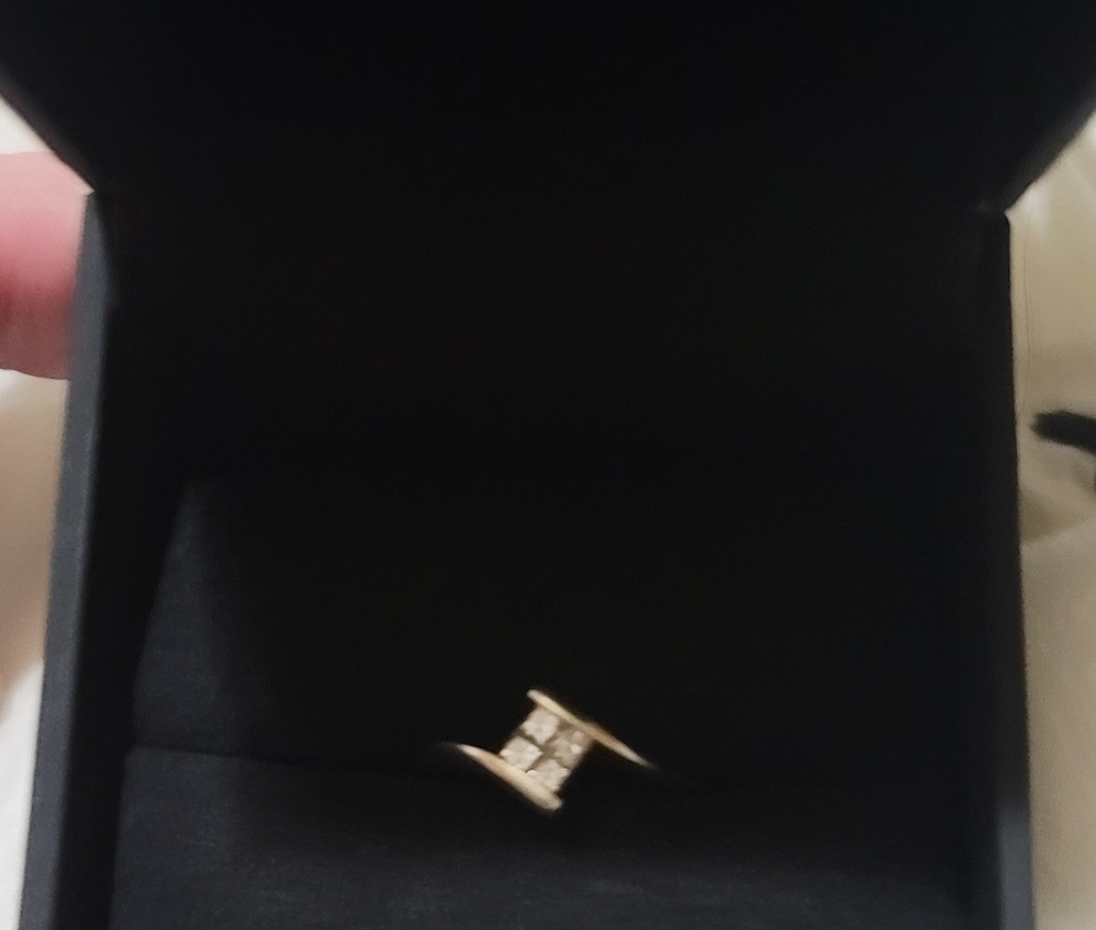 14 k diamond ring 4 stone flat setting 1/2 carat total weight